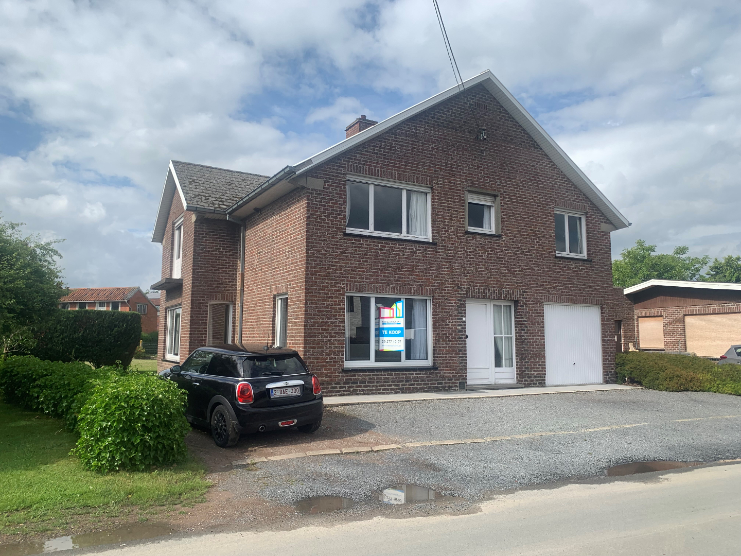 Residentieel gelegen open bebouwing met 5 slaapkamers en grote tuin 