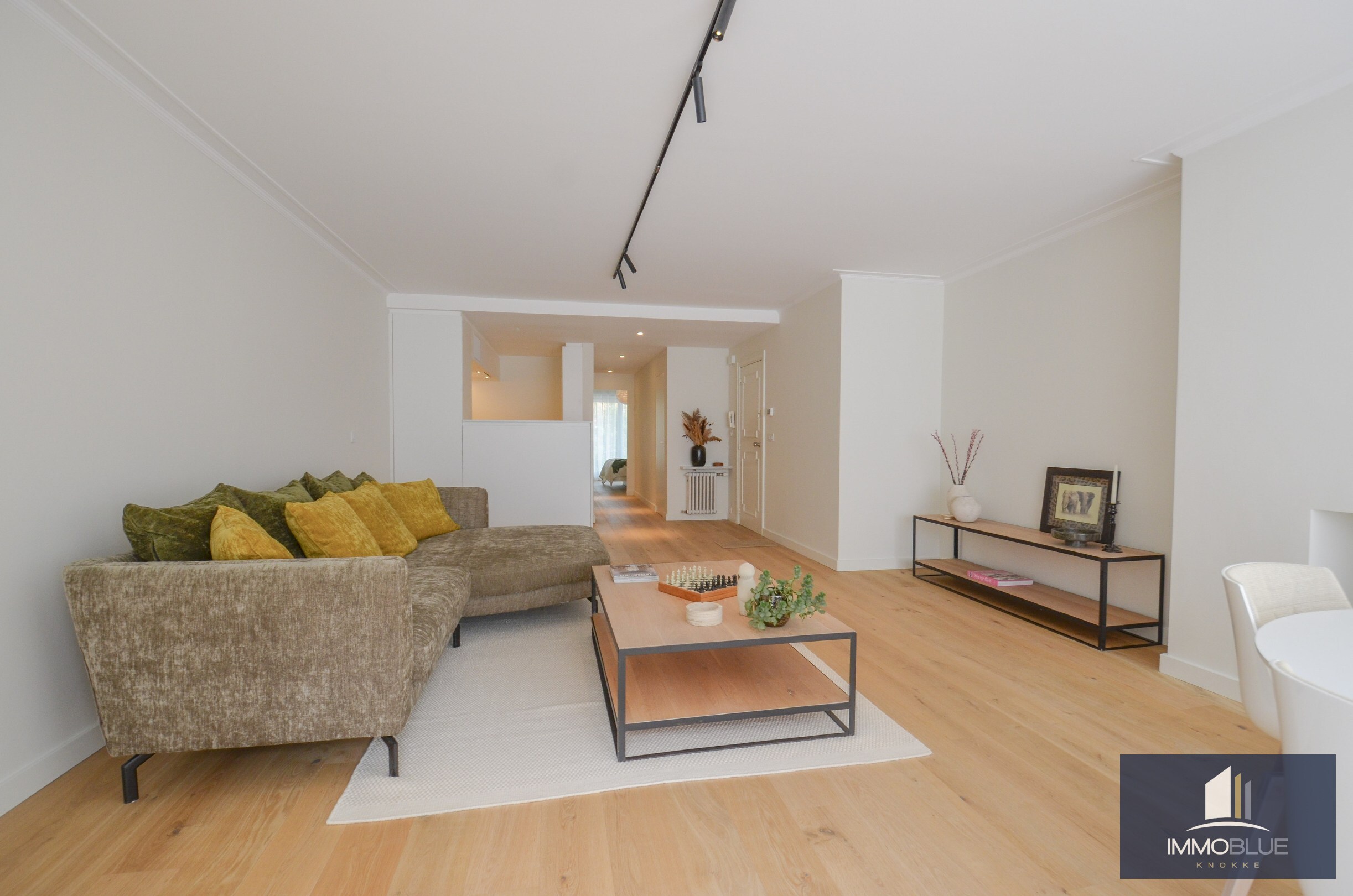 Stijlvol en volledig gerenoveerd appartement op wandelafstand van zee en het commerciële centrum. 