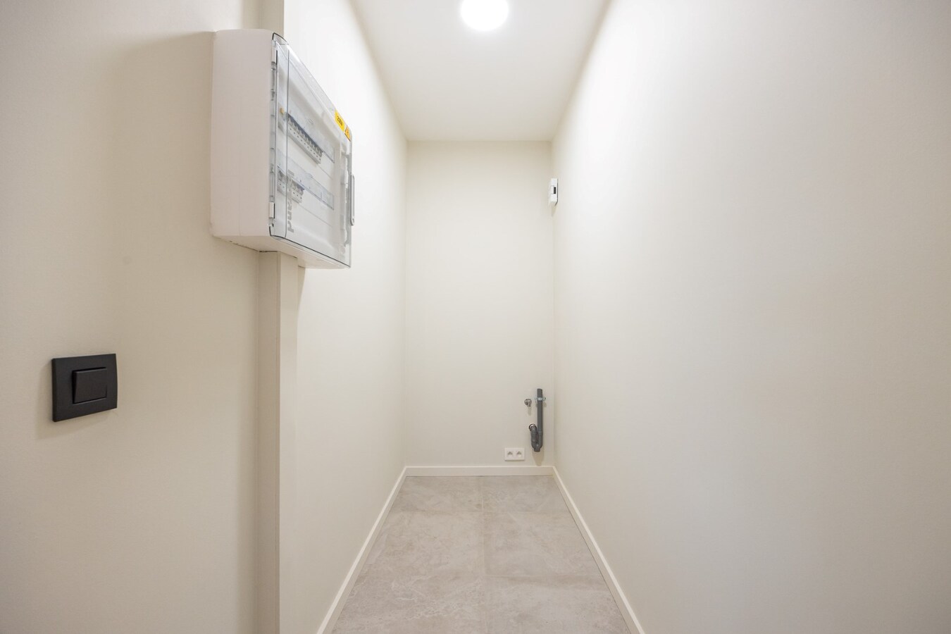 Kwaliteitsvol gerenoveerd appartement met 2 slpk en terras te Wilrijk! 