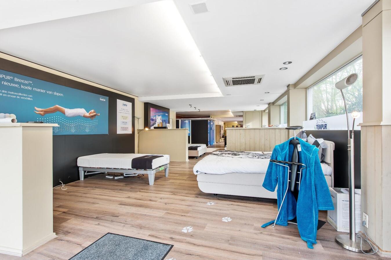 Uitstekend gelegen, gelijkvloerse handelsruimte in het centrum van Diksmuide 