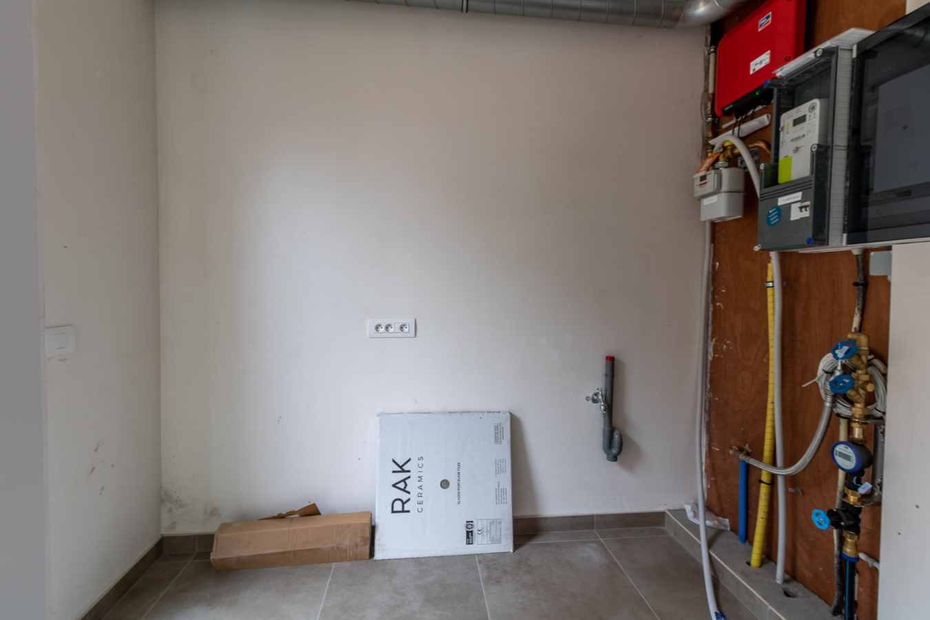 LICHTRIJKE MODERNE HALFOPEN NIEUWBOUWWONING TE OOSTDUINKERKE 