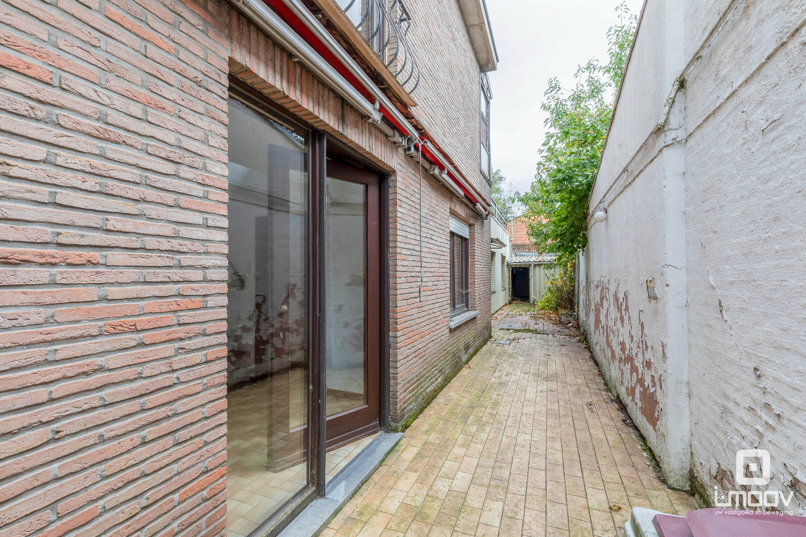 Ruime eigendom gemengd gebruik met 4 slaapkamers 