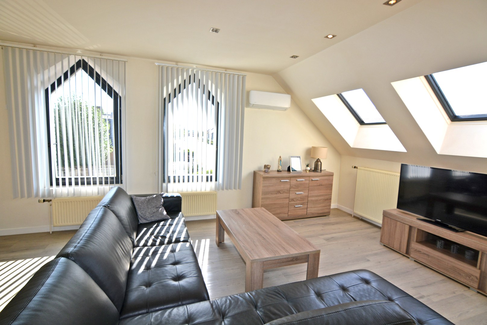 Modern appartement met 2 slpks en parking. 