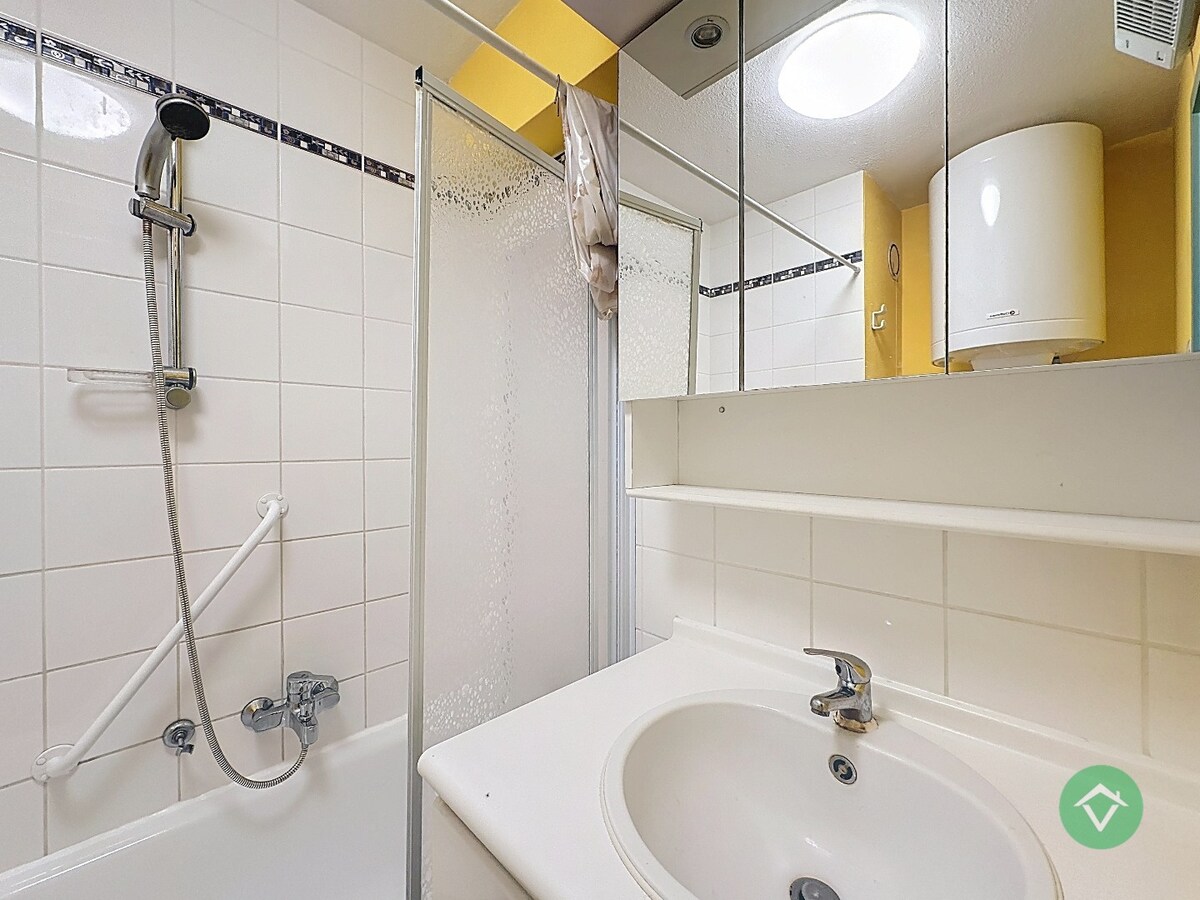 Lichtrijk 2-slaapkamerappartement op topligging op 100m van de zeedijk in Sint-Idesbald 