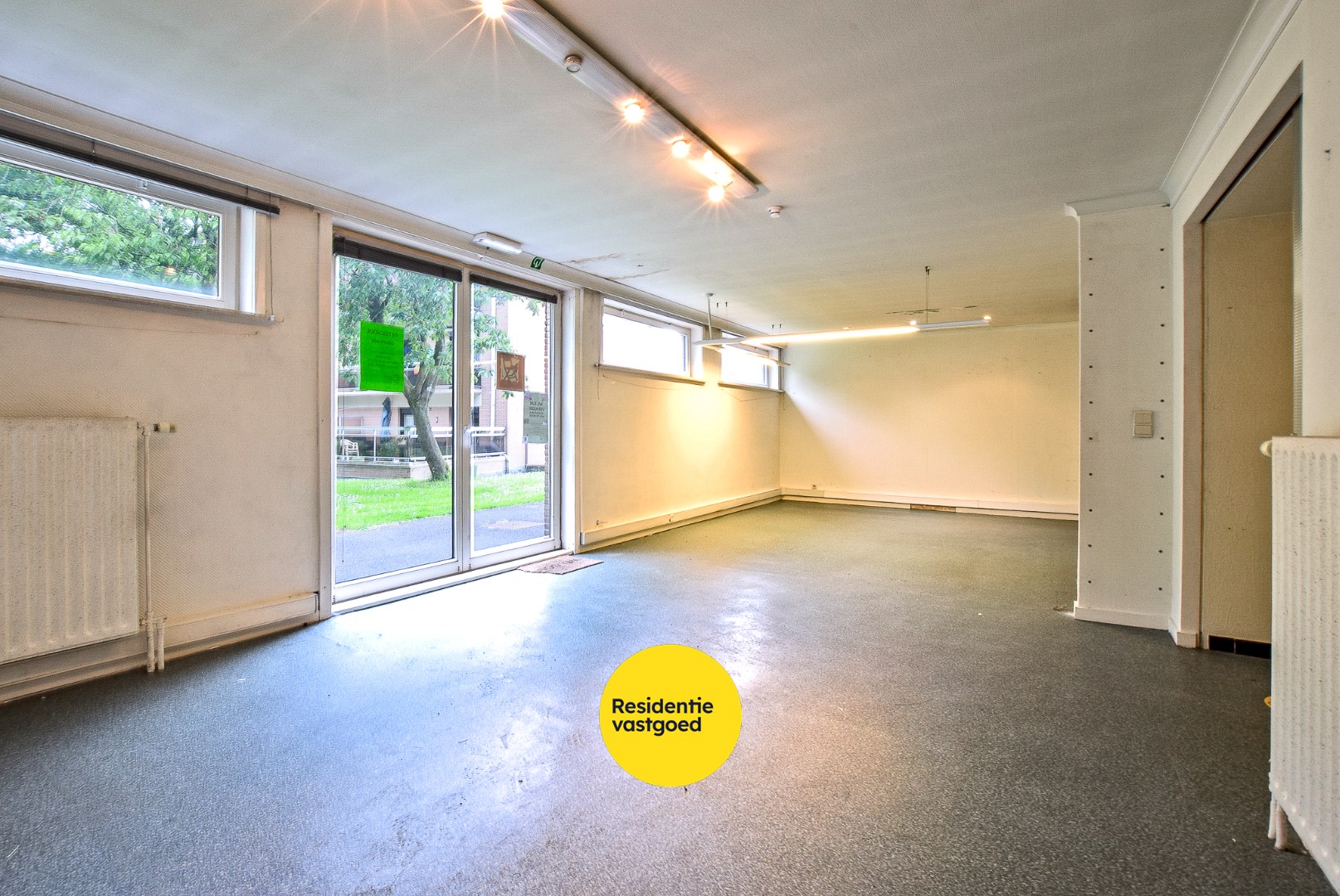 Centraal gelegen handelsruimte (148 m²) in centrum Diksmuide! 