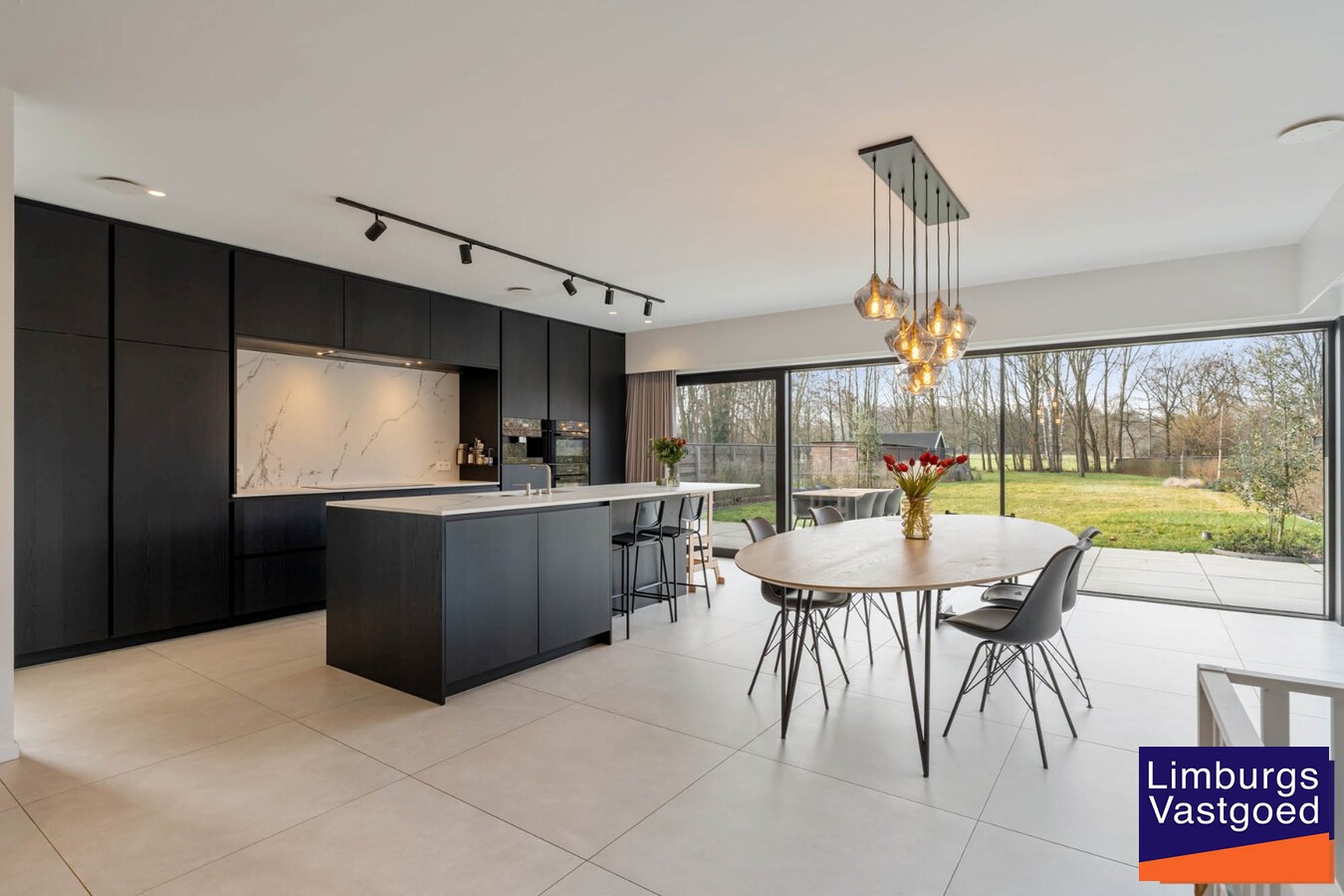 Hoogwaardig afgewerkte gezinswoning, 4 slpk, op 48a23ca, nabij centrum 