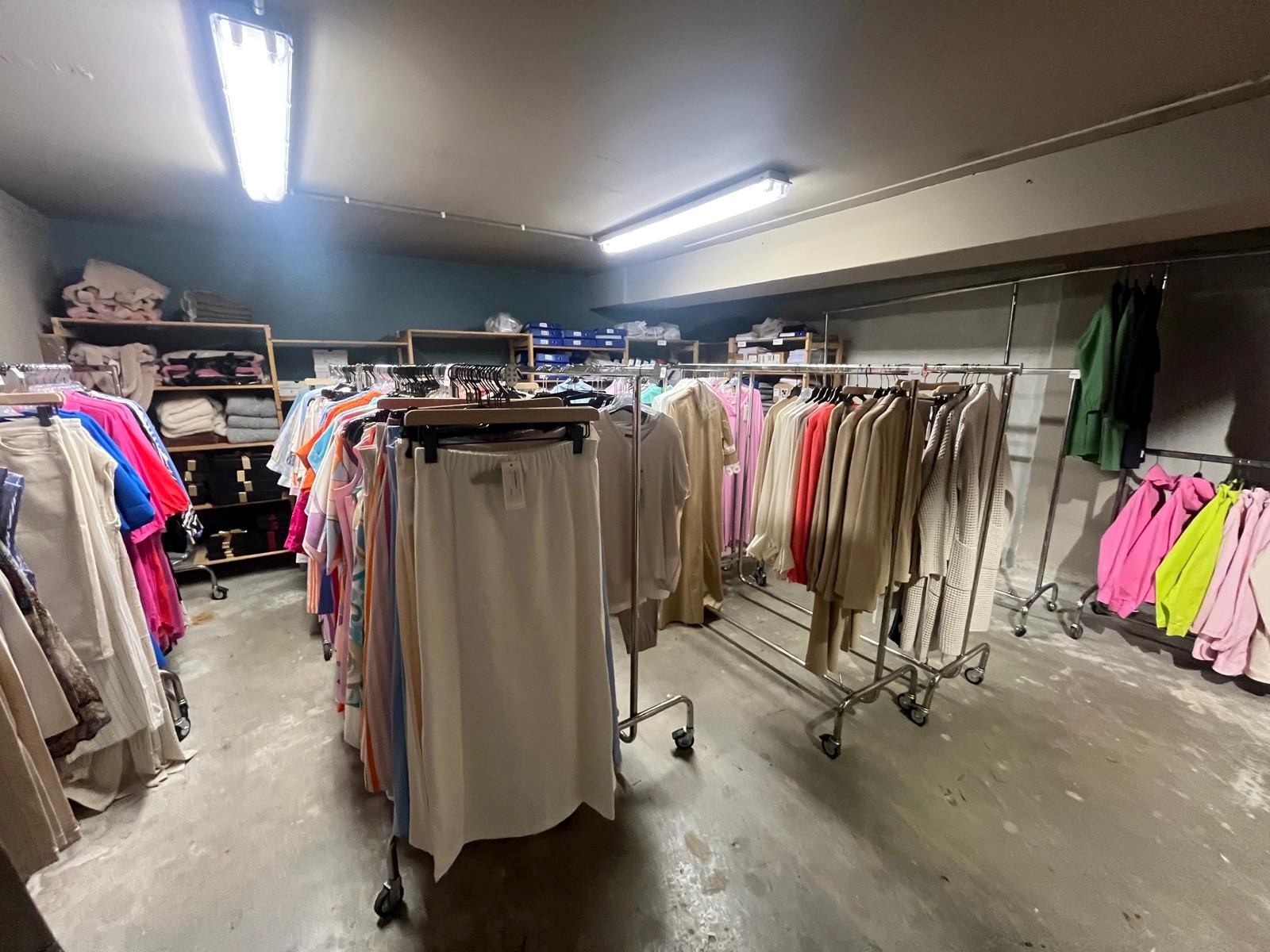 Centraal gelegen handelspand te huur op de Lippenslaan van Knokke: 