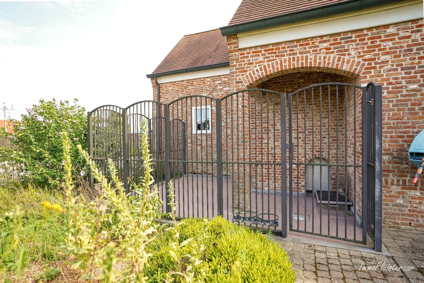 Royale, luxueuze villa met bijgebouwen op ca. 66a te Arendonk 