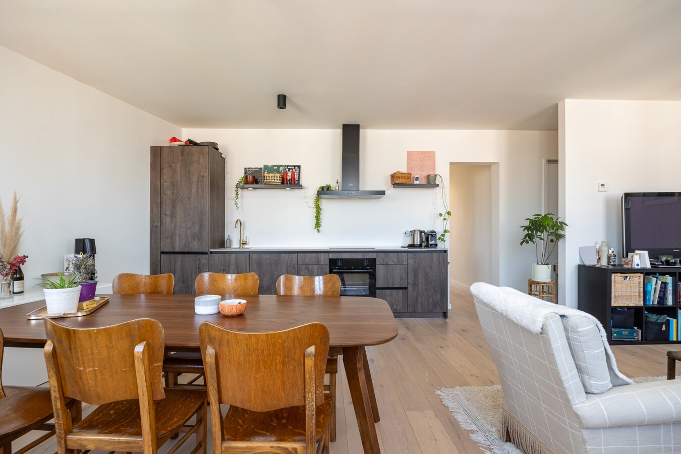 Kwaliteitsvol gerenoveerd appt. met terras te Borgerhout! 