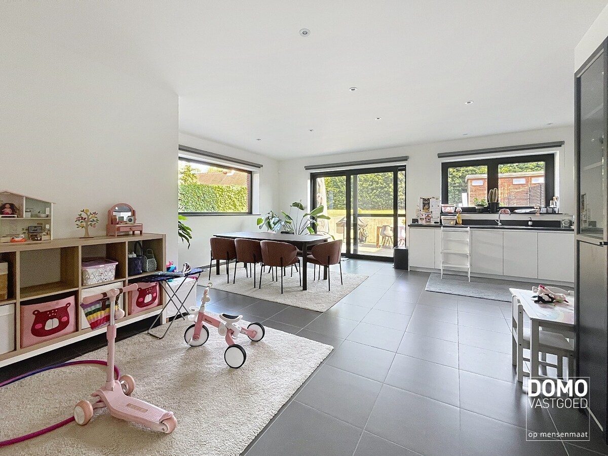 RUIME NIEUWBOUWWONING MET 3 SLAAPKAMERS, TUIN EN TERRAS TE BERINGEN (PAAL) 