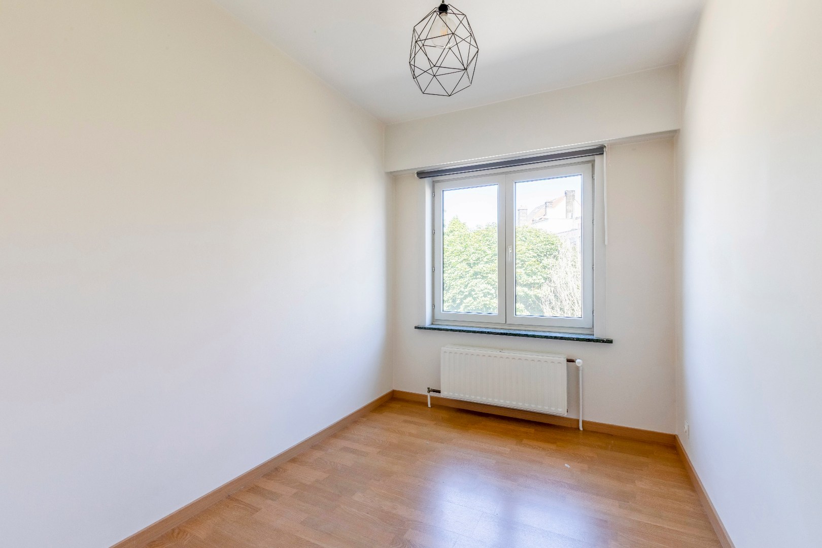 Instapklaar appartement met 2 slaapkamers en terras in de stationsbuurt 