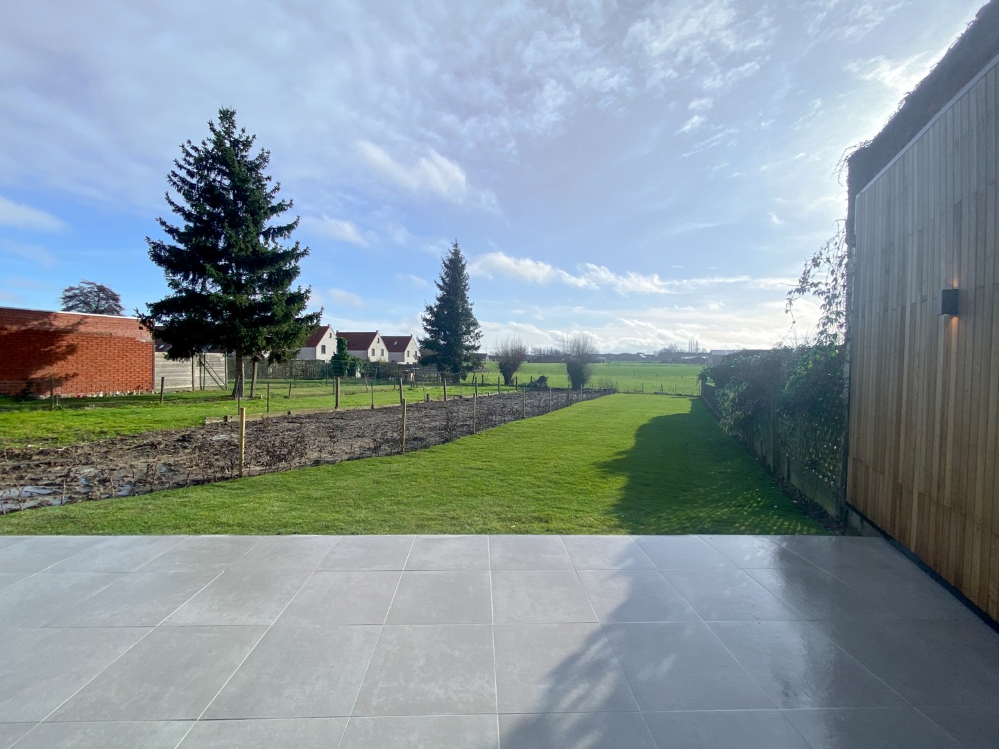 Volledig gerenoveerde centrumwoning in het hartje van Sint-Lodewijk op 442 m²! 