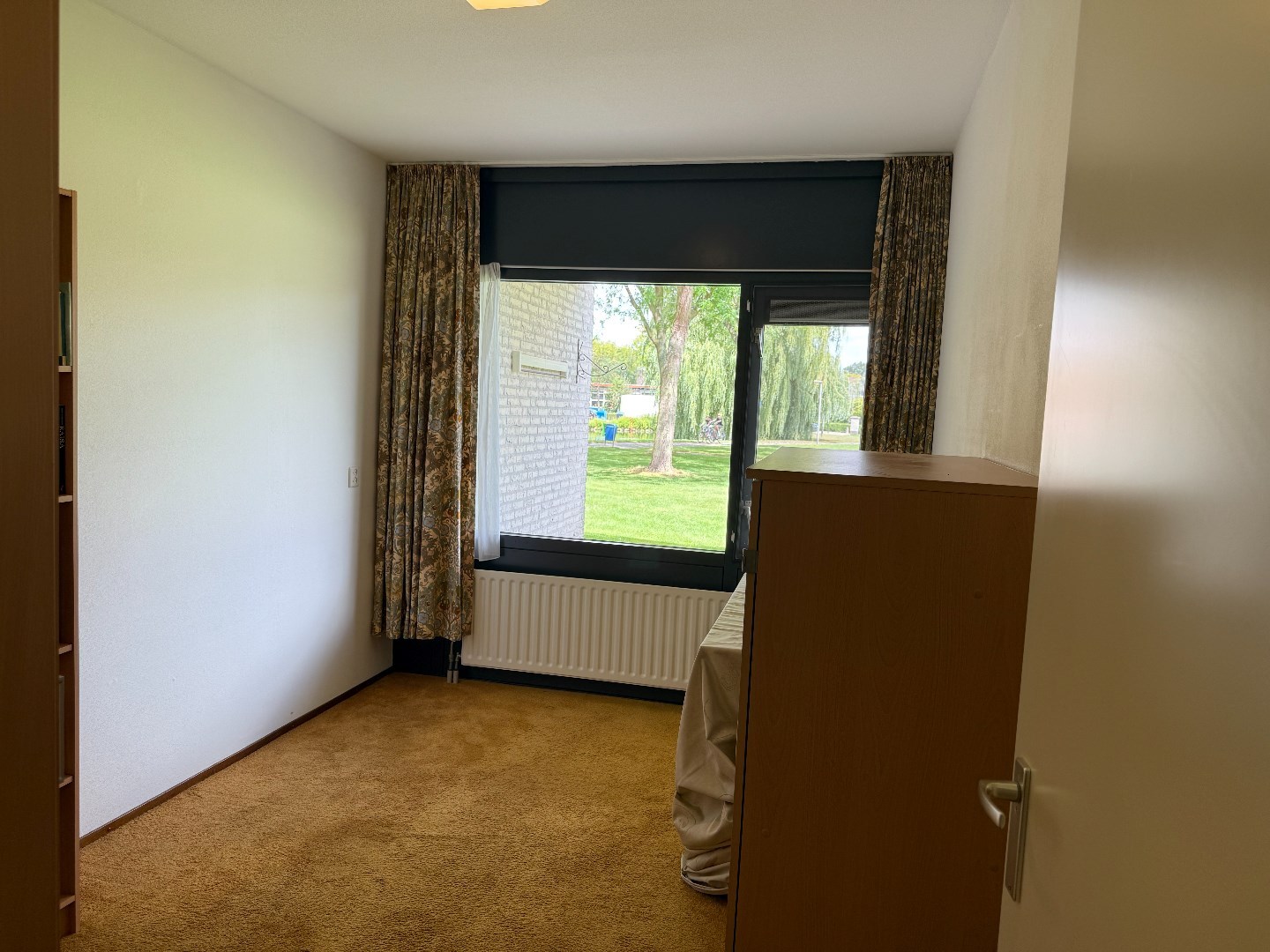 Royale 3 kamer benedenwoning met 2 slaapkamers, ruim terras en is gelegen op eigen grond. 