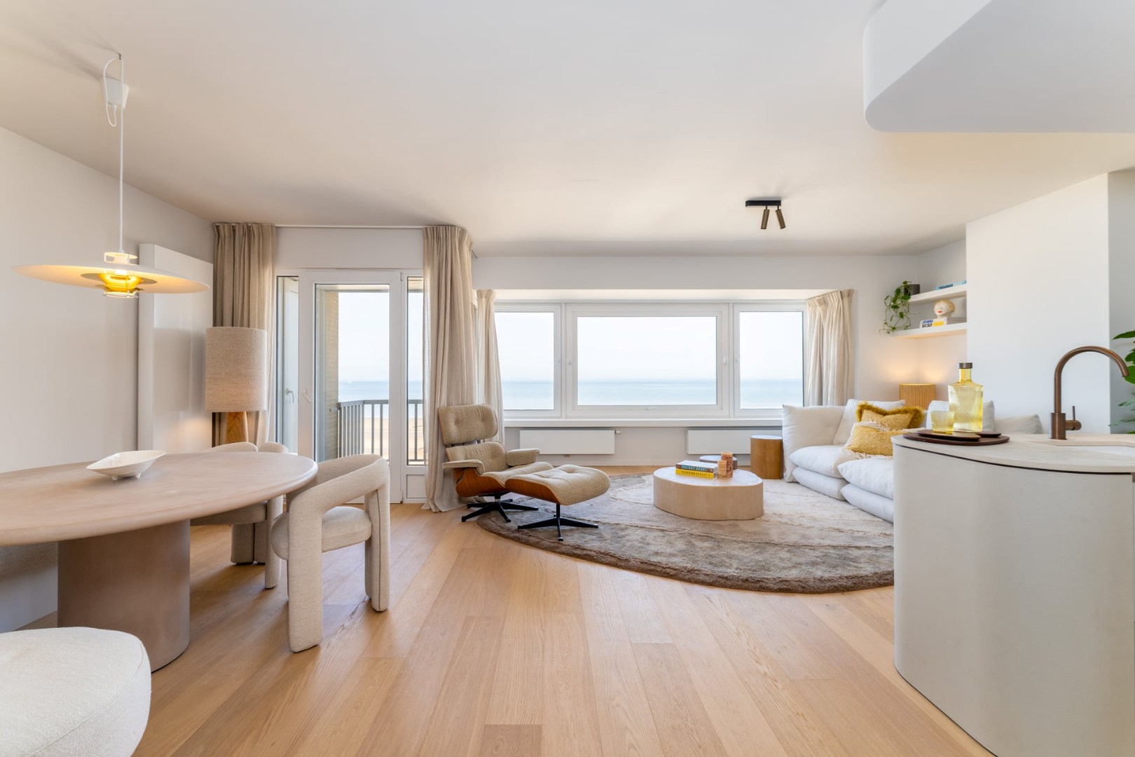 APPARTEMENT HAUT DE GAMME DE 2 CHAMBRES AVEC TERRASSE ET VUE SUR MER 