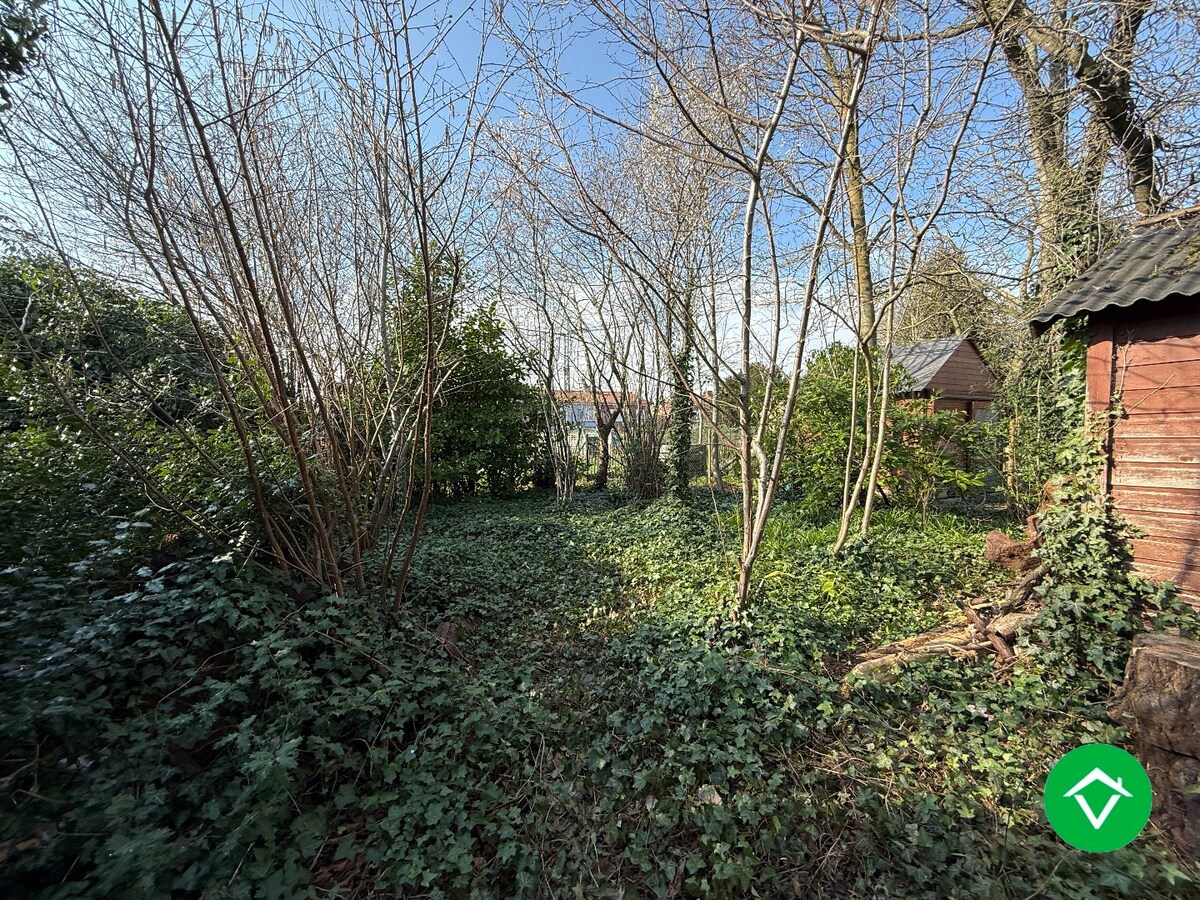 Stevige rijwoning met 4 slaapkamers, tuin en garage te Roeselare 