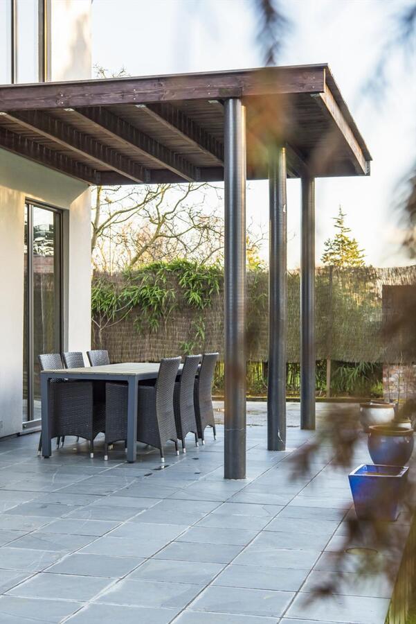 Unieke villa met ruime tuin op toplocatie te Drongen 