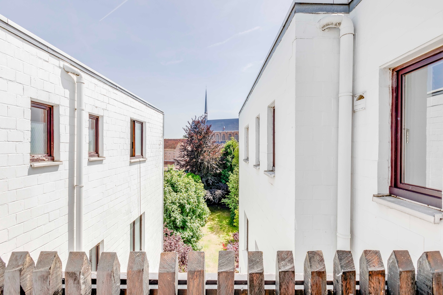 Uniek lichtrijk gerenoveerd appartement te koop in Sint-Amandsberg 