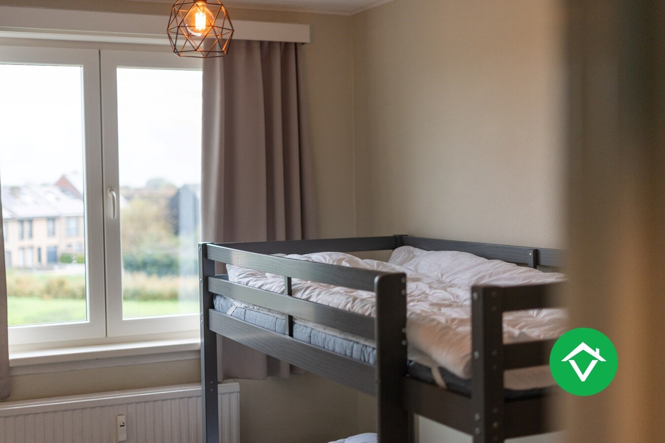 Instapklaar tweeslaapkamerappartement - jouw nieuwe thuis wacht in Bredene! 