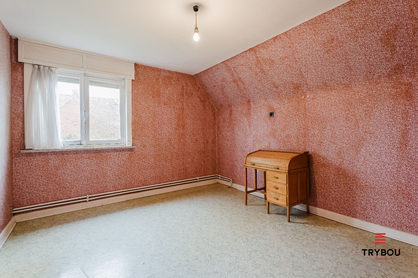 Alleenstaande woning op een ruim perceel van 2270 m² met rustige ligging te Langemark 