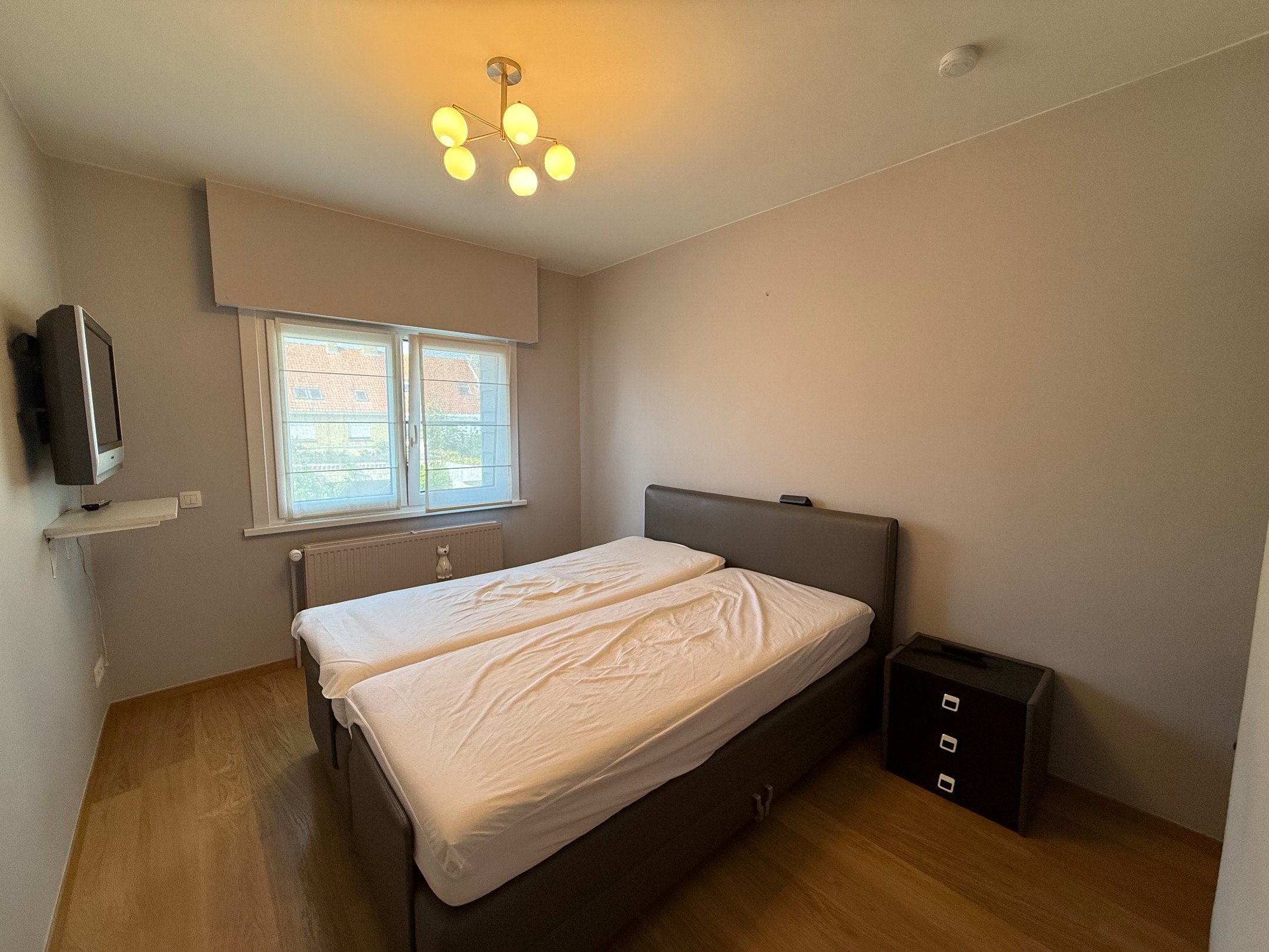 Non meublé - Maison bien entretenue avec trois chambres située dans le vieux Knokke, à distance de marche du centre commercial de Knokke et du Zoute. 