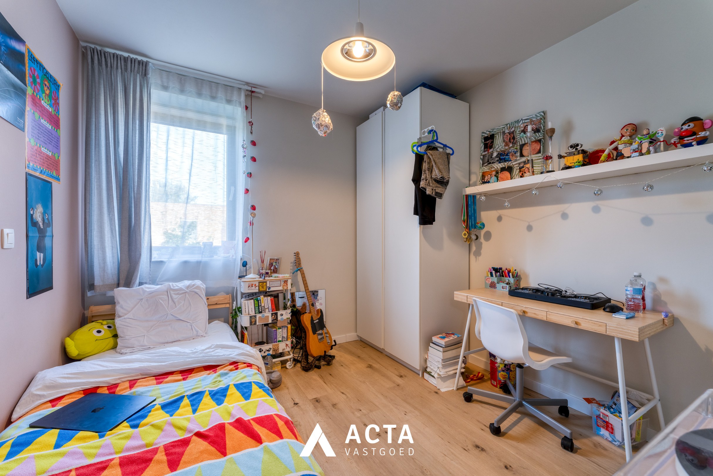 Instapklare halfopen gezinswoning in Baanhof in Oostende 