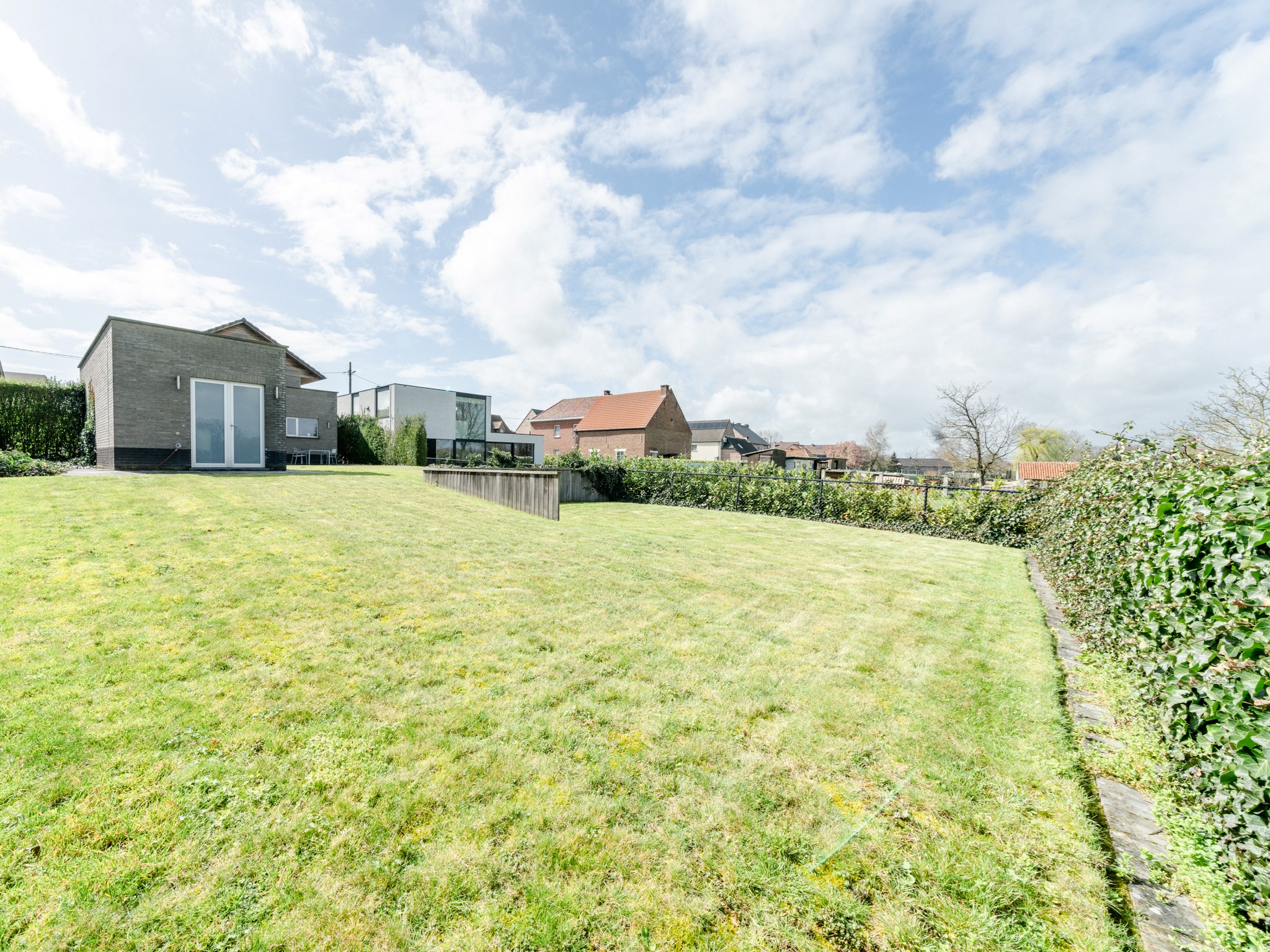 Moderne nieuwbouwvilla met zicht op groen 