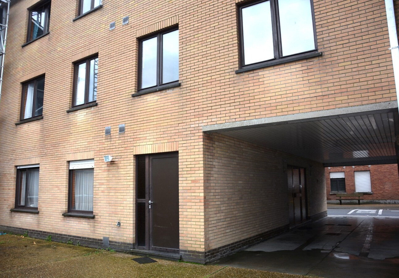 Opbrengsteigendom met 5 appartementen, 2 studio's en 4 garageboxen in Gistel 