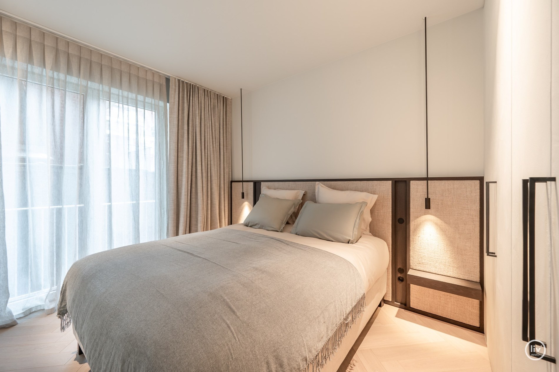 Magnifiek gerenoveerd appartement van 150 m² met open zicht op de Heilighartl kerk – Dumortierlaan, Knokke 