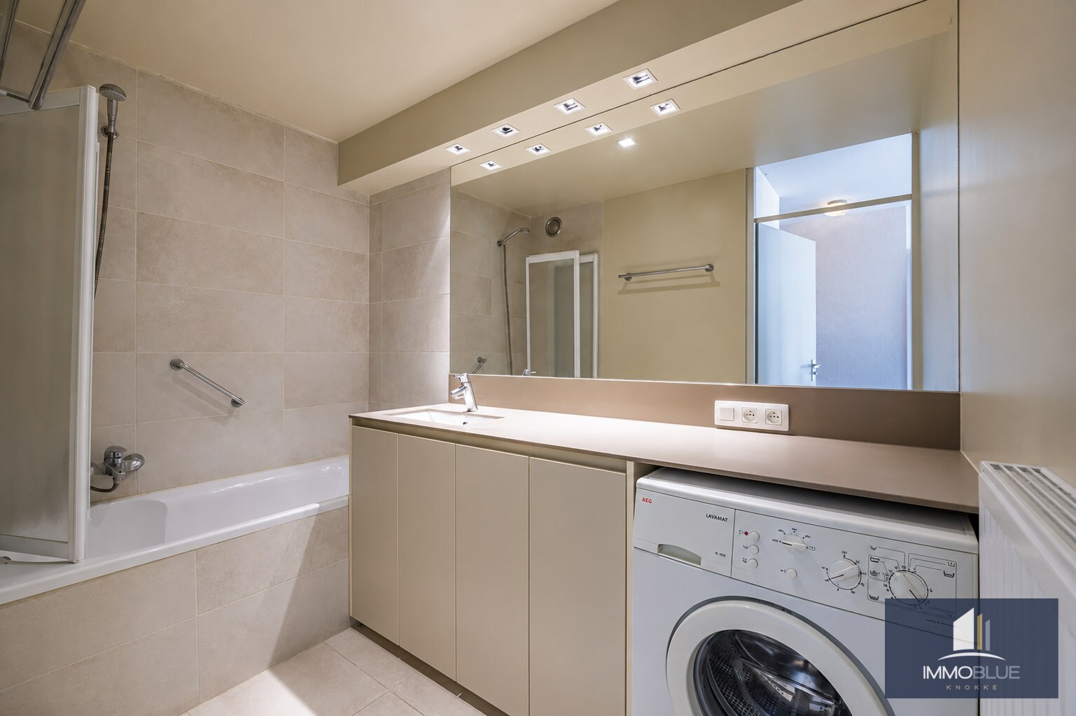 Appartement met frontaal zeezicht. 
