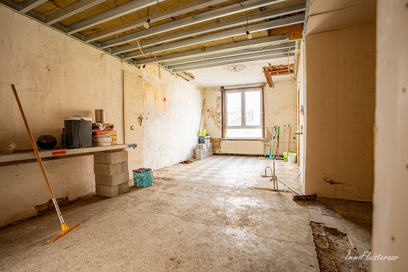 Propriété équestre avec maison à rénover à ca. 90a à Wonck (Bassenge). 