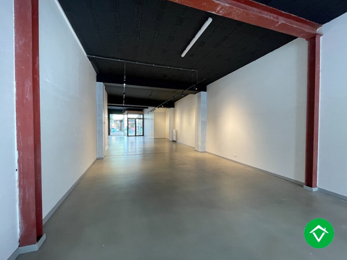 Centraal gelegen handelspand (129m²) in het centrum van Roeselare 