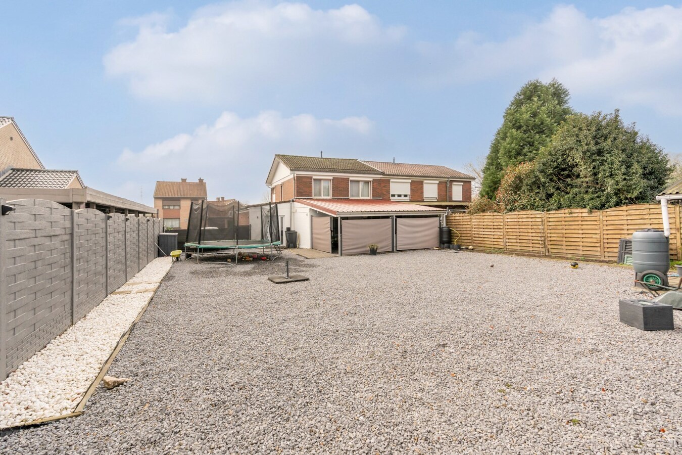 Ruime rustig gelegen woning met 3 slaapkamers. 