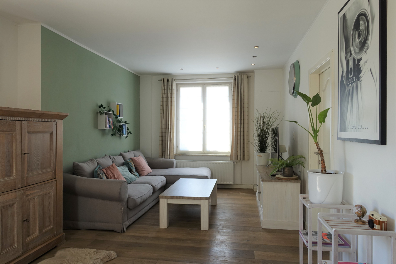 Goed gelegen hoekwoning met gezellige tuin en garage 