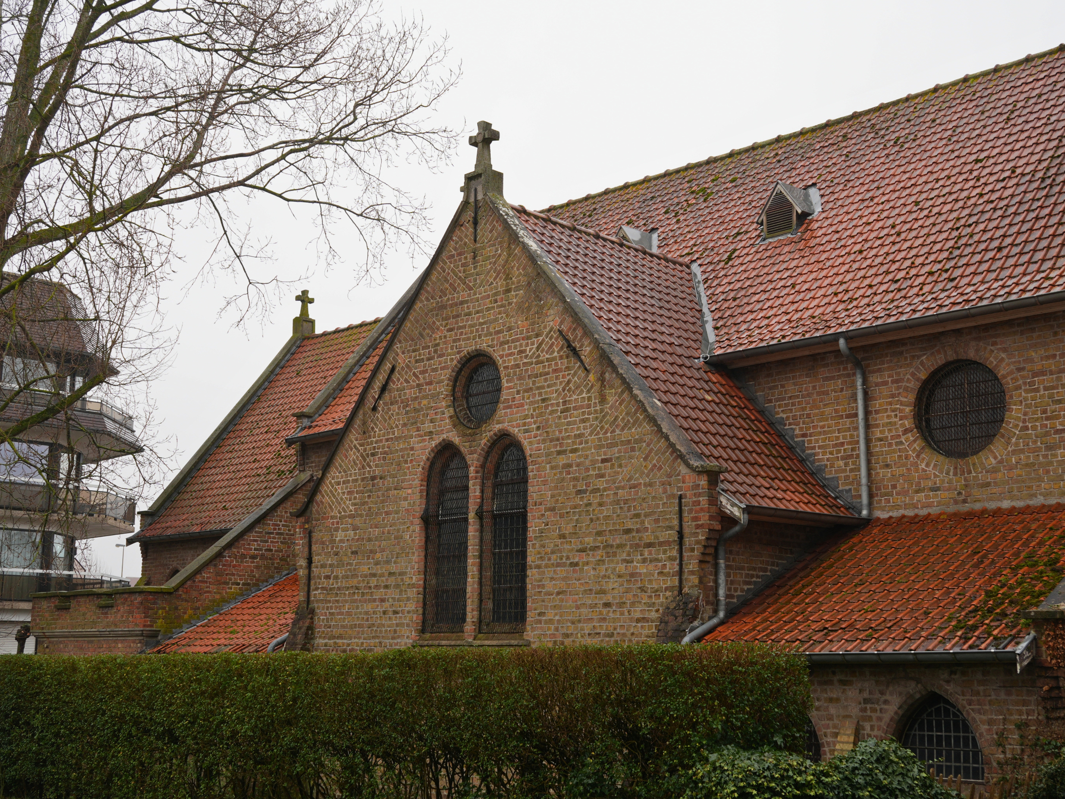 Instapklaar gelijkvloers-appartement met 2-slaapkamers centraal liggen tussen het Zoute en de Lippenslaan. 
