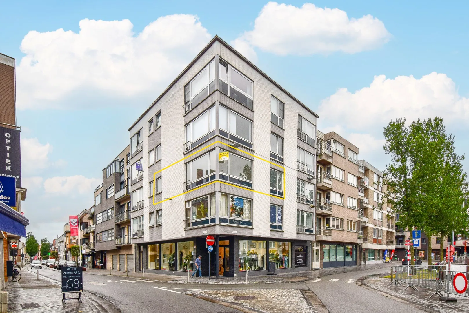 Ruim hoekappartement met één slaapkamer in Centrum van Gistel