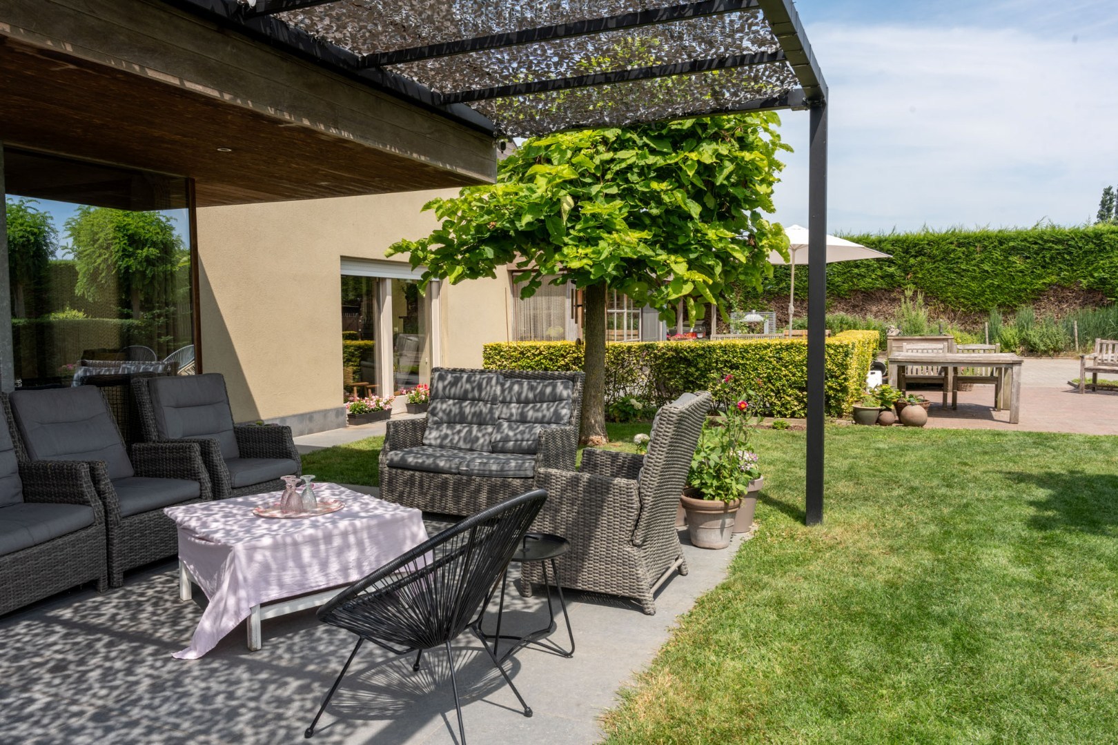 Rustig gelegen, alleenstaande woning met mooie tuin op 1.195 m² 