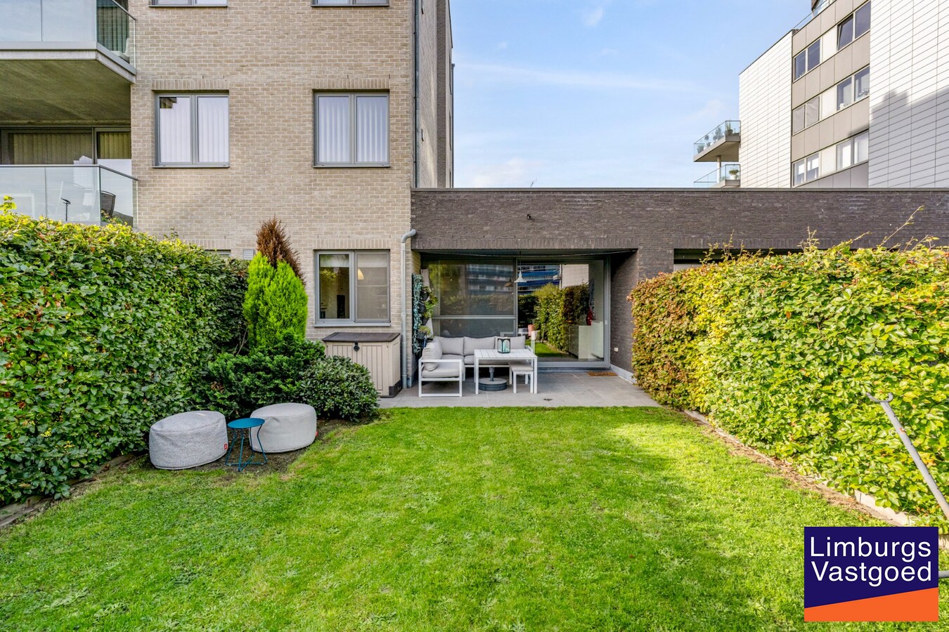 Gelijkvloers appartement (105m²), 2 slpk, tuin/terras, autostaanplaats + kelderberging 