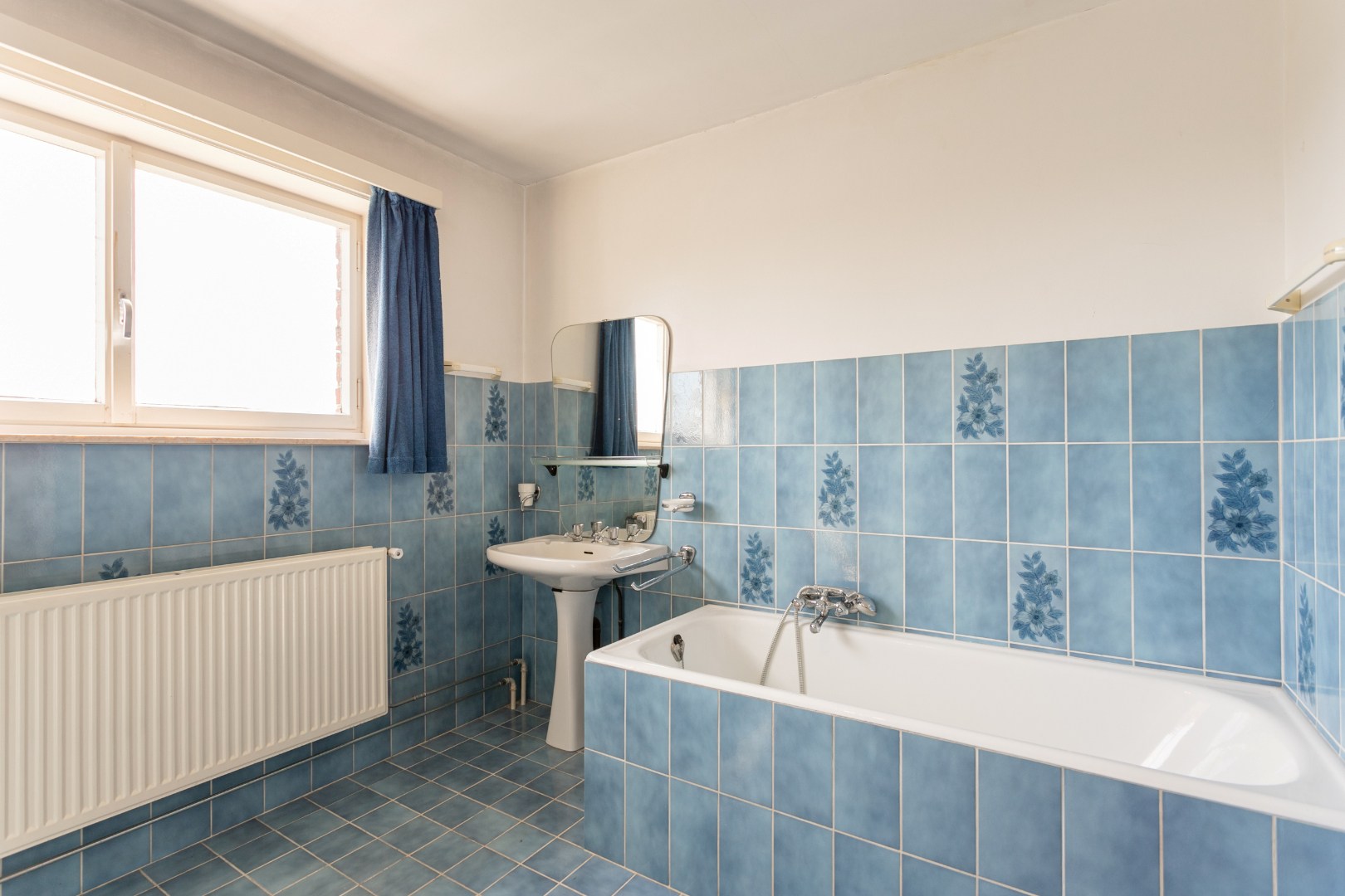 Te renoveren woning met 5 slpks op topligging in Dworp 