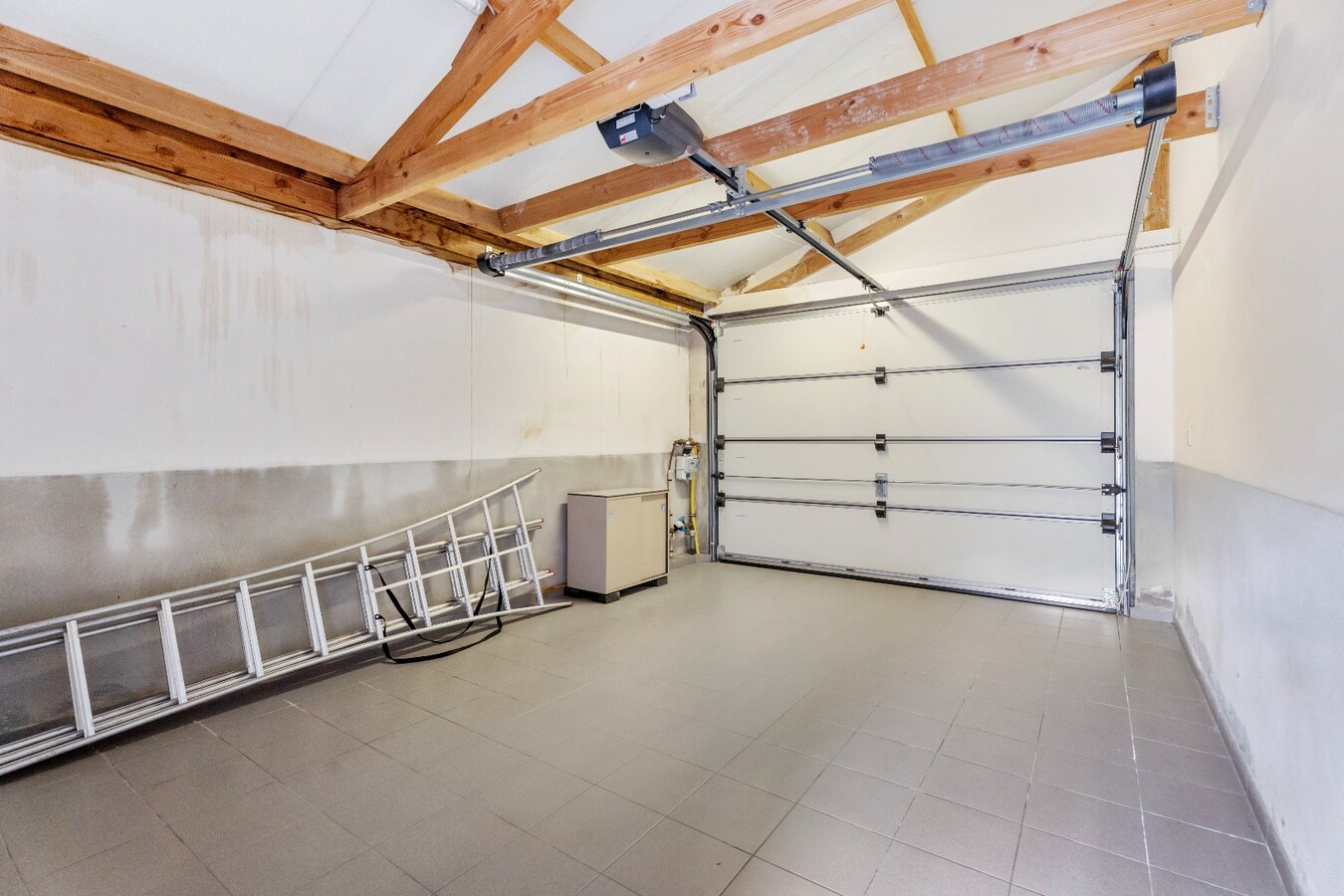 Centraal gelegen handels(woning) met garage op 369m² in Merkem! 