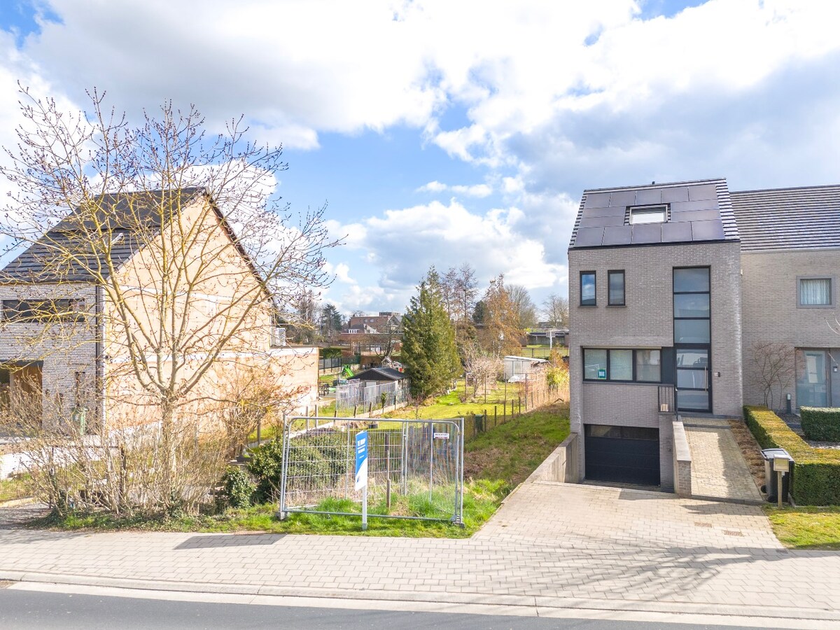 Strategisch gelegen bouwgrond voor gesloten bebouwing te Lede 