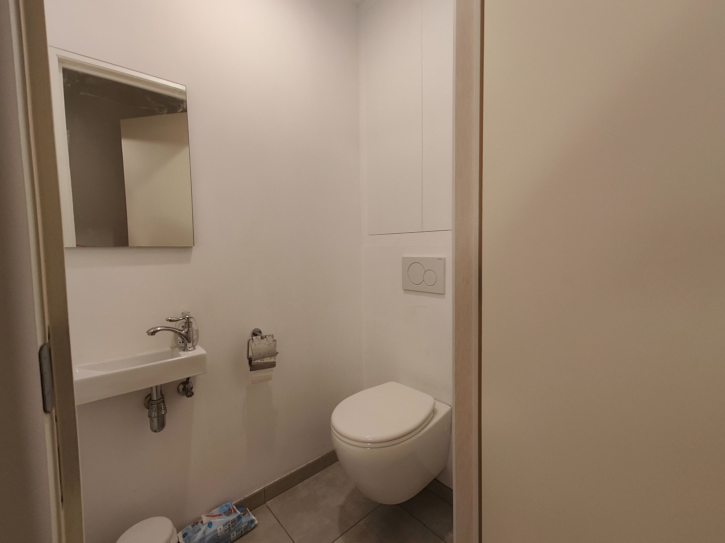 Volledig afgewerkte duplex met 2 slaapkamers en een private autostaanplaats 