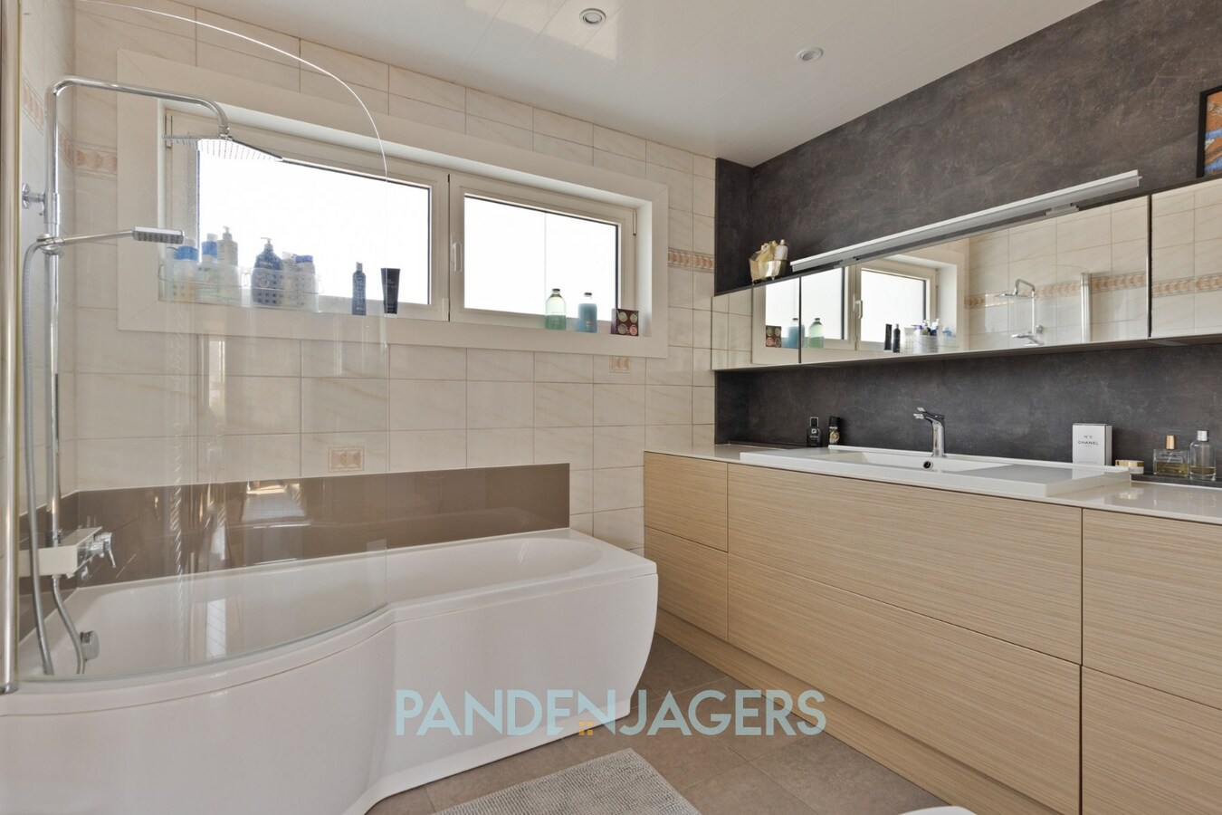 Lichtrijke halfopen bebouwing op toplocatie te Lint 