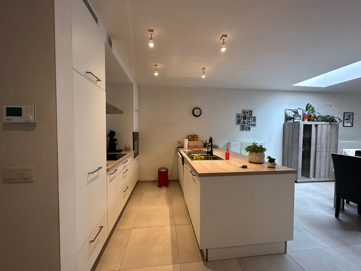 Verrassend ruime, energiezuinige woning in Centrum Houthulst 