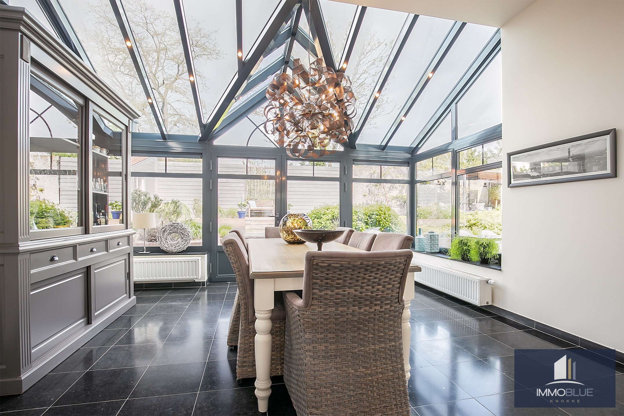 Maison de maître exclusive et élégante avec de grands espaces de vie. 