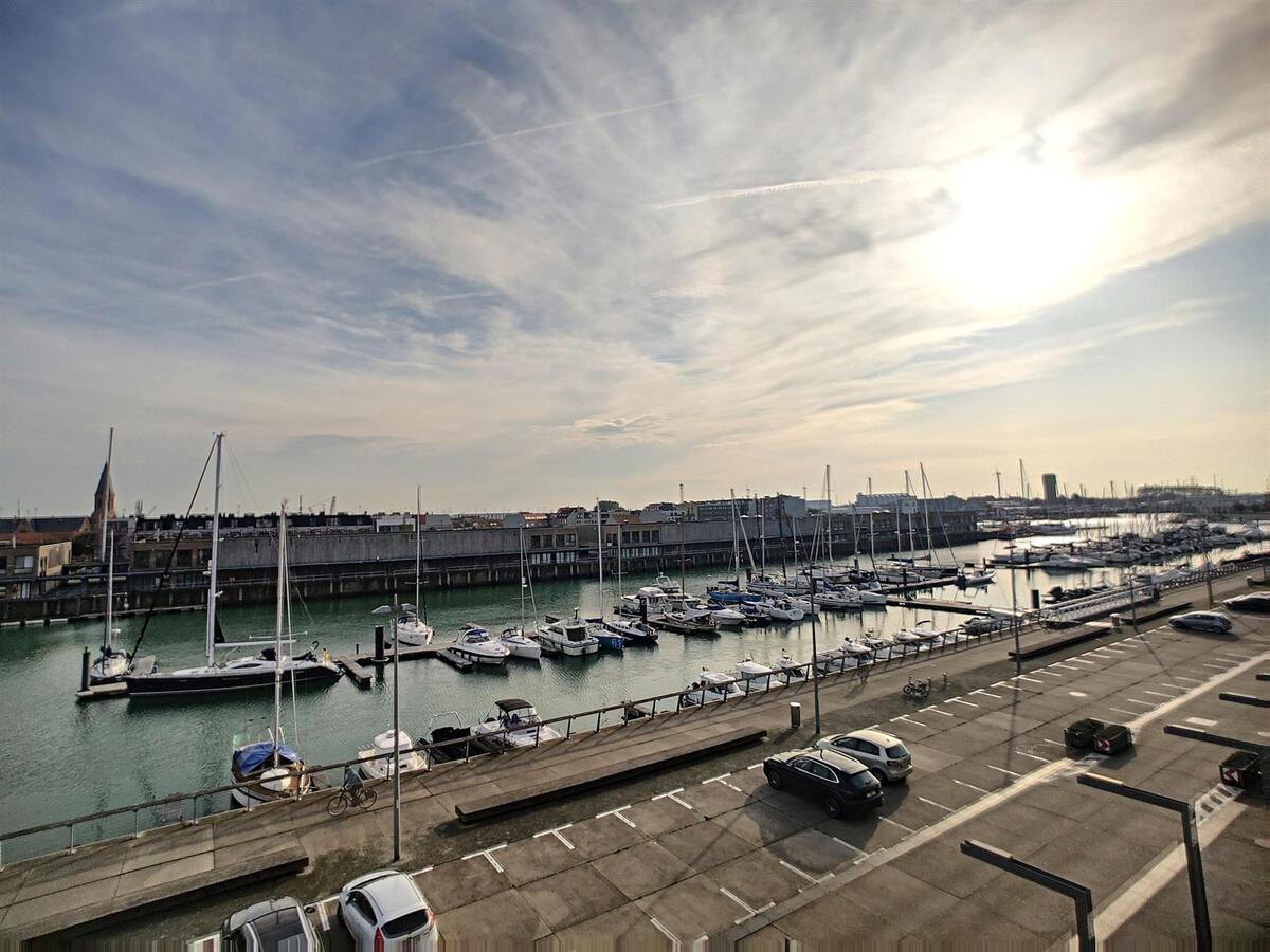 Uiterst knap gerenoveerd appartement van 114m² en 9 meter gevel - Zeebrugge 