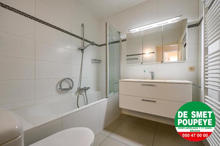 Zonnig hoekappartement nabij het station. 