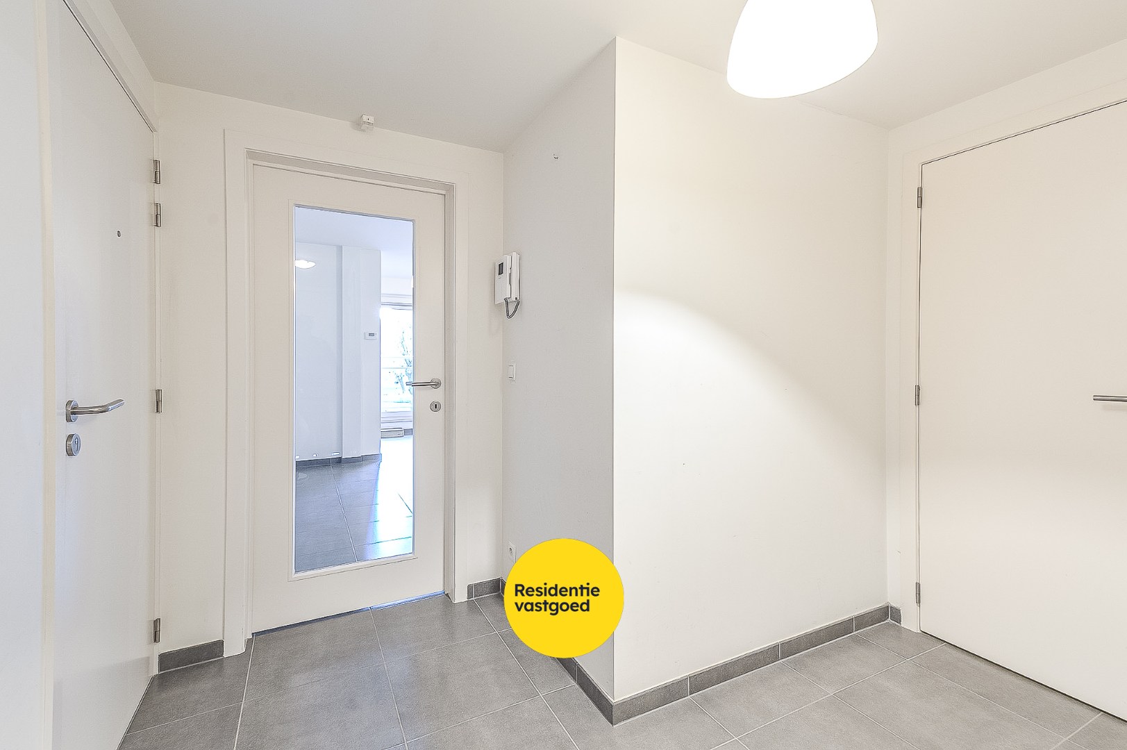 Modern 1-slaapkamerappartement met garage in hartje Oudenburg 