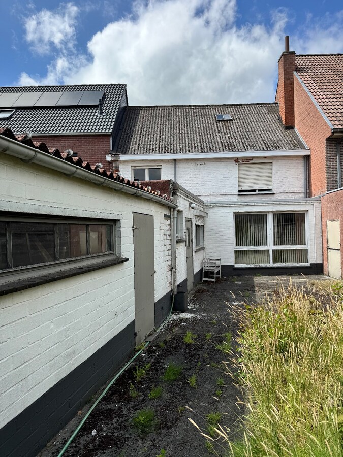 Ruime woning met 5 slaapkamers, tuin en garage in Wingene 