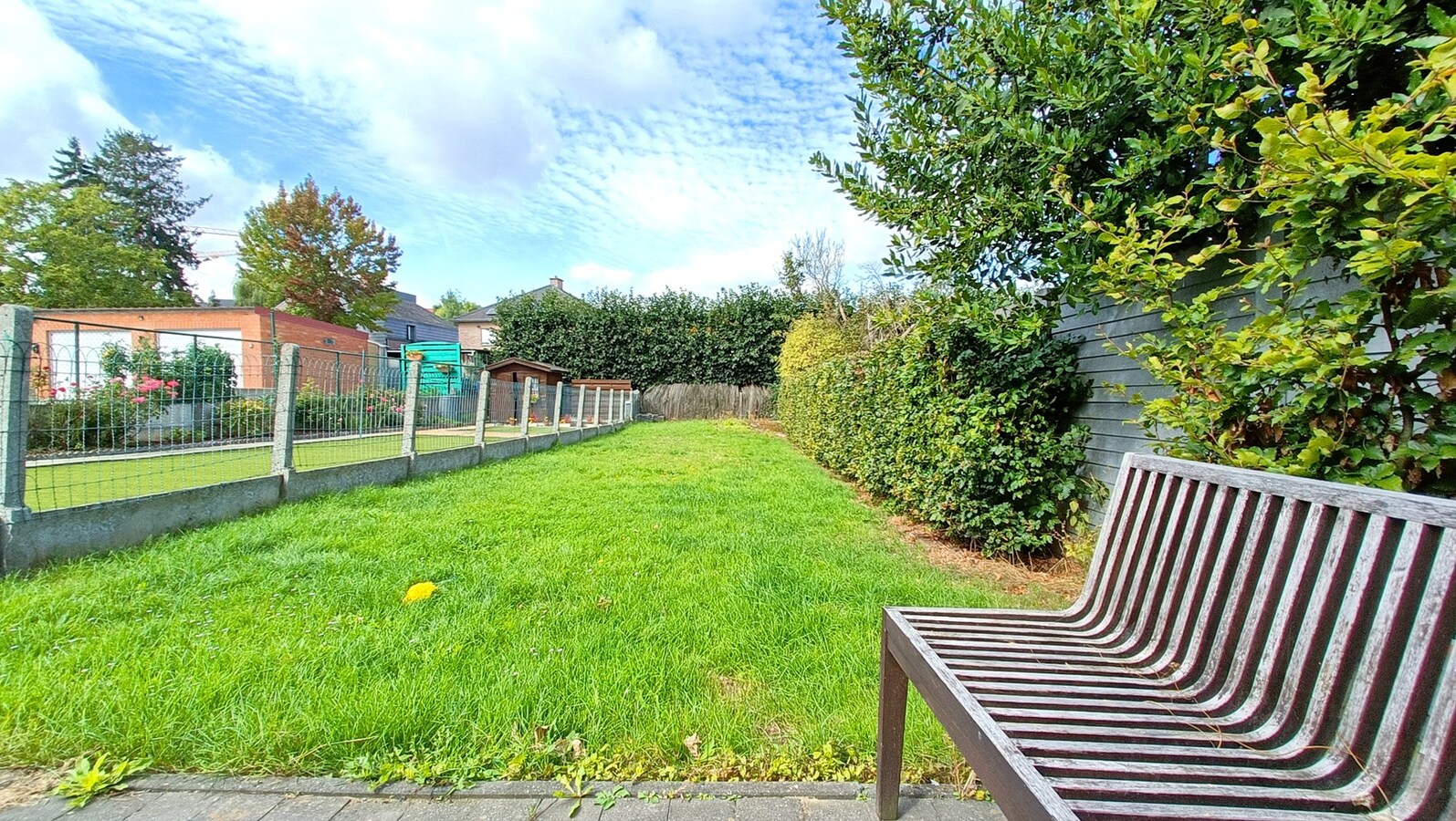 Woning met 3 slaapkamers, garage en tuin 