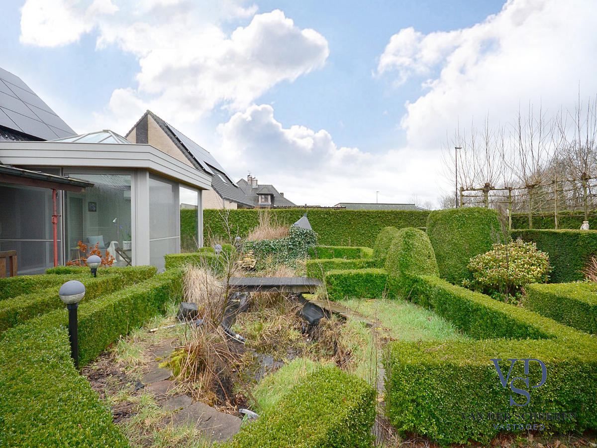 Tijdloze villa in residentiële wijk te Nazareth. 